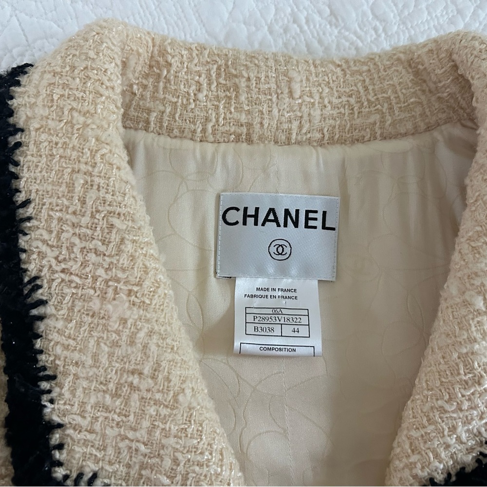Chanel Cream Bouclé Jacket with Black Trim - Picture 3 of 3
